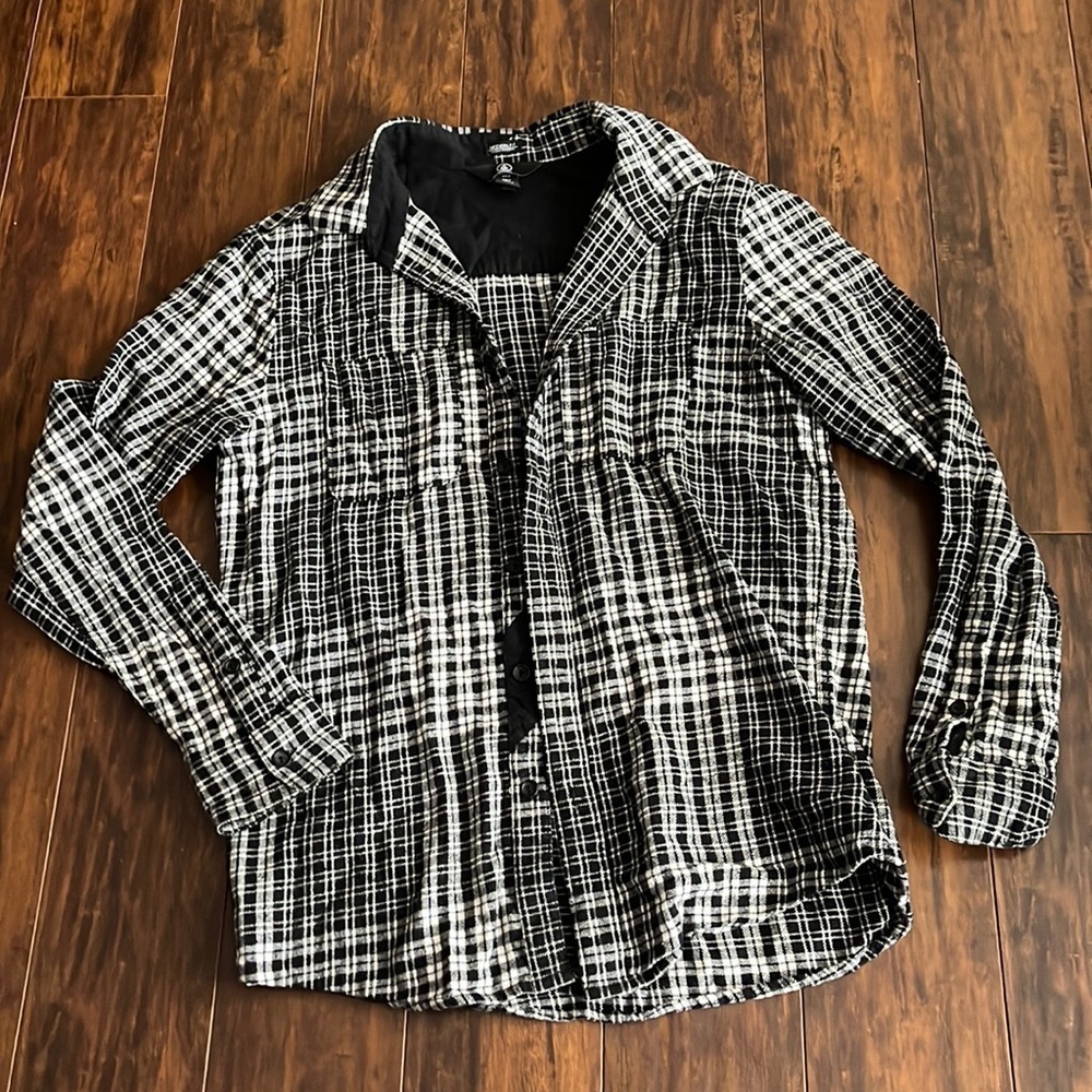 Ladies Volcom Modern Fit Button Up Black and White Shirt